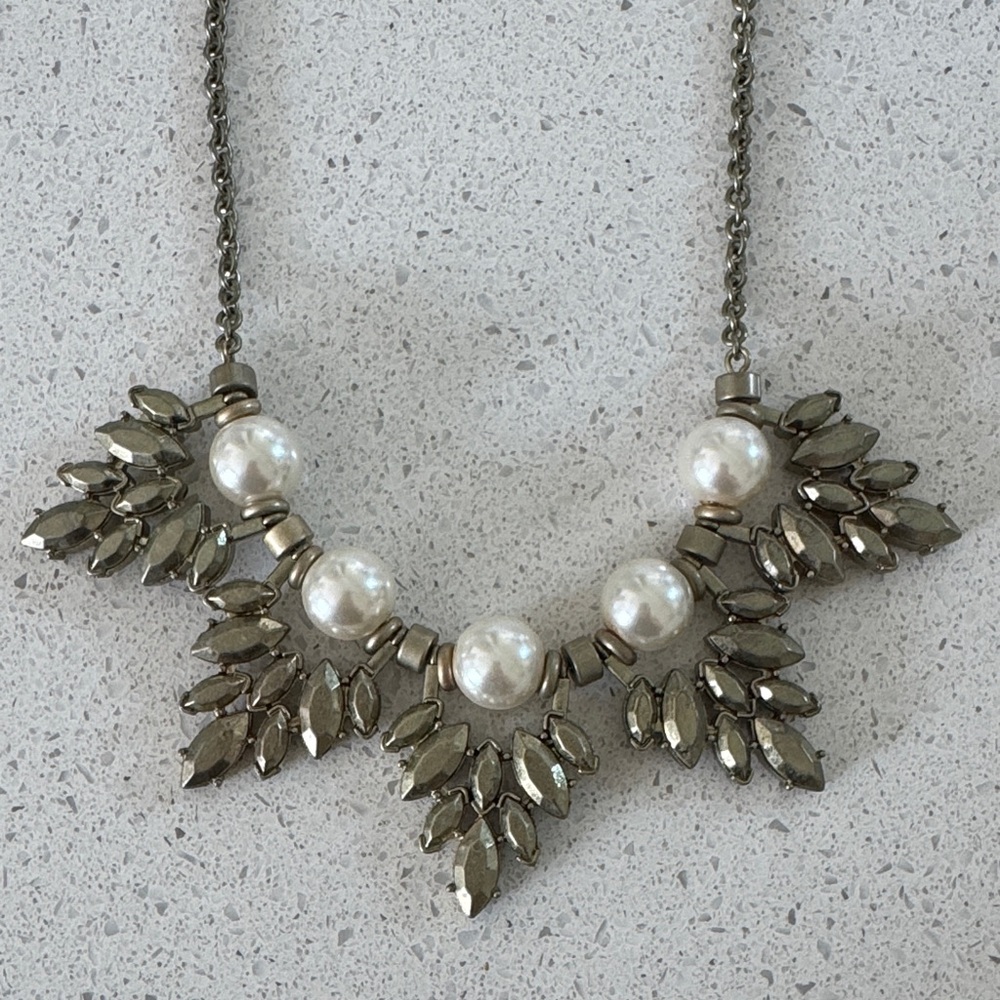 Banana Republic Elegant Gold and Pearl statement Necklace